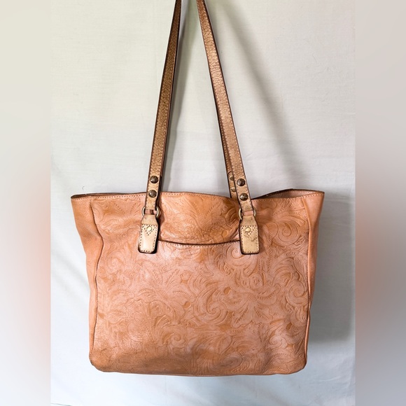 Patricia Nash Handbags - Patricia Nash tooled large leather tote